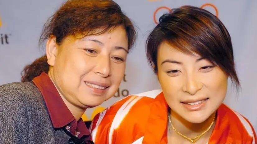 郭晶晶霍启刚最新消息出席晚宴,郭晶晶受伤霍启刚反应