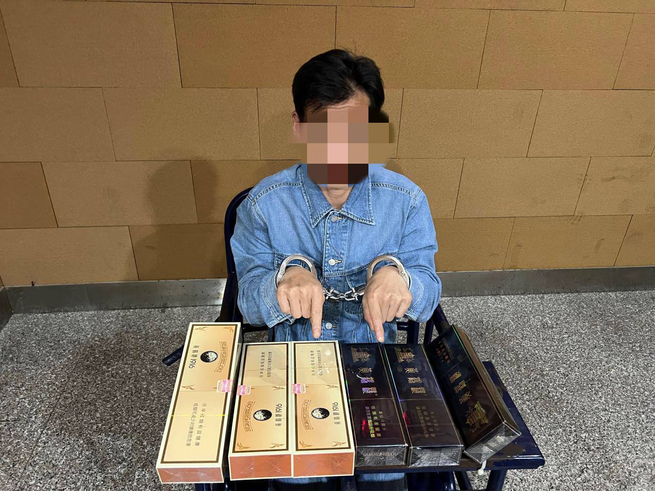 假装扫码买烟被抓,男子假买烟真抢烟警方火速破案