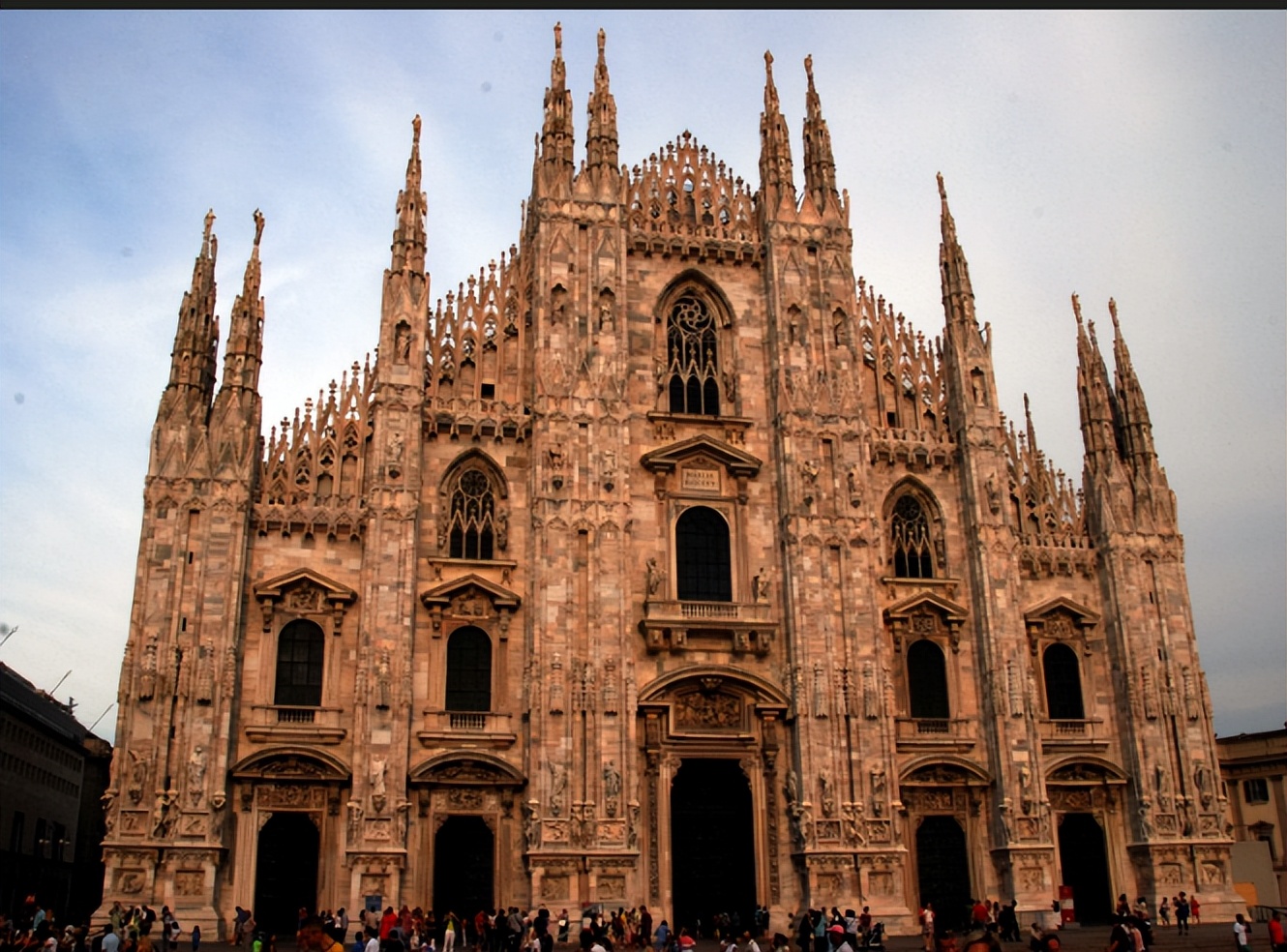米兰大教堂塔尖的含义,米兰大教堂寓意什么