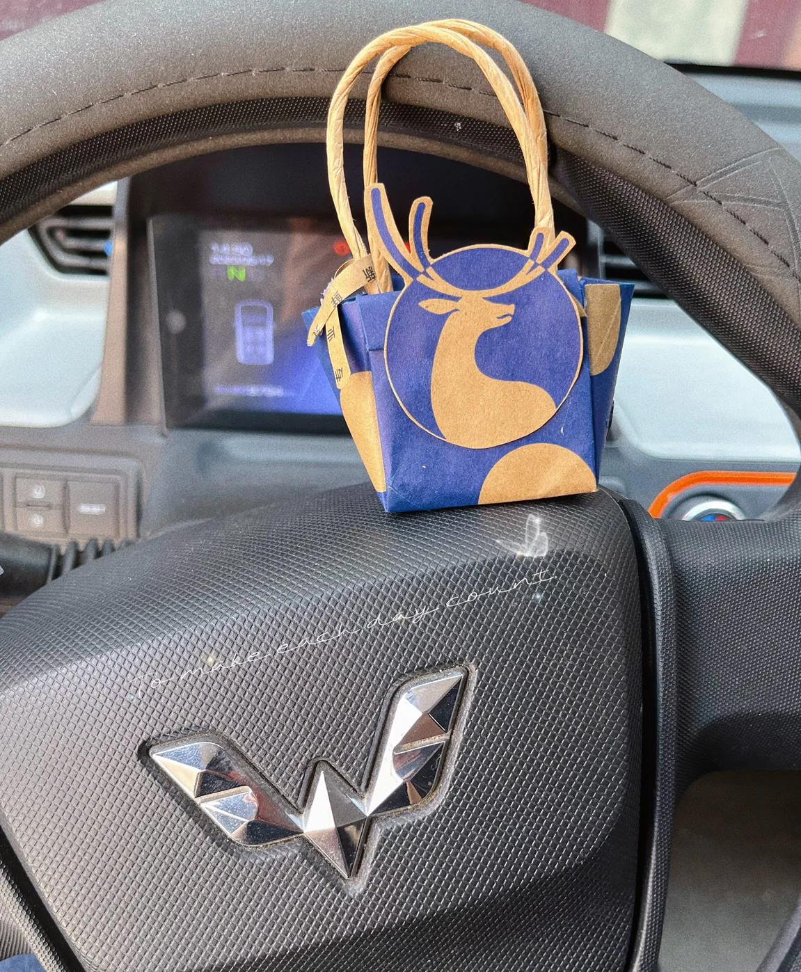 今天的收获是一辆车和一个包。