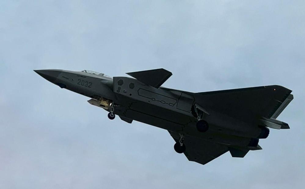 歼20战斗机f35哪个更优秀,歼20发动机与f35发动机差距