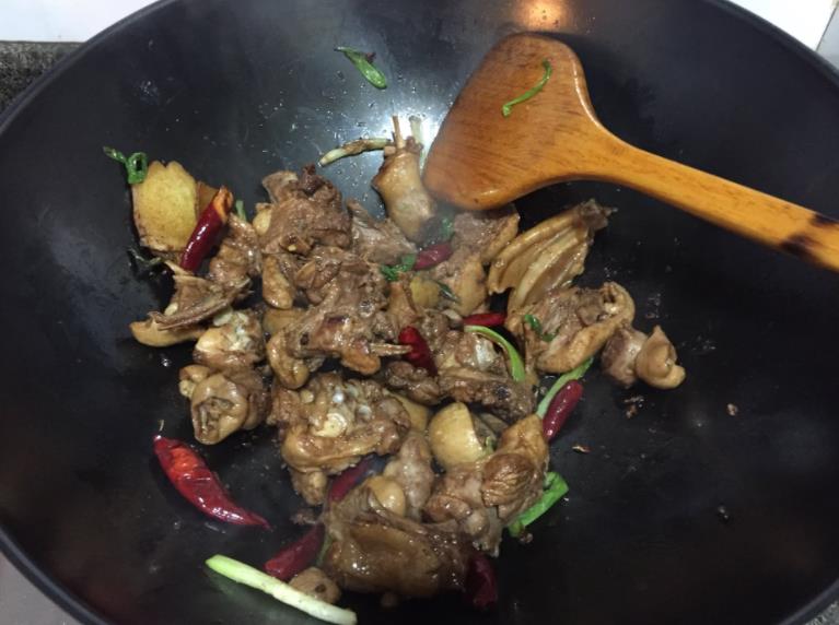 啤酒鸭如何做入口即化最好吃,家常风味啤酒鸭方法简单味道浓