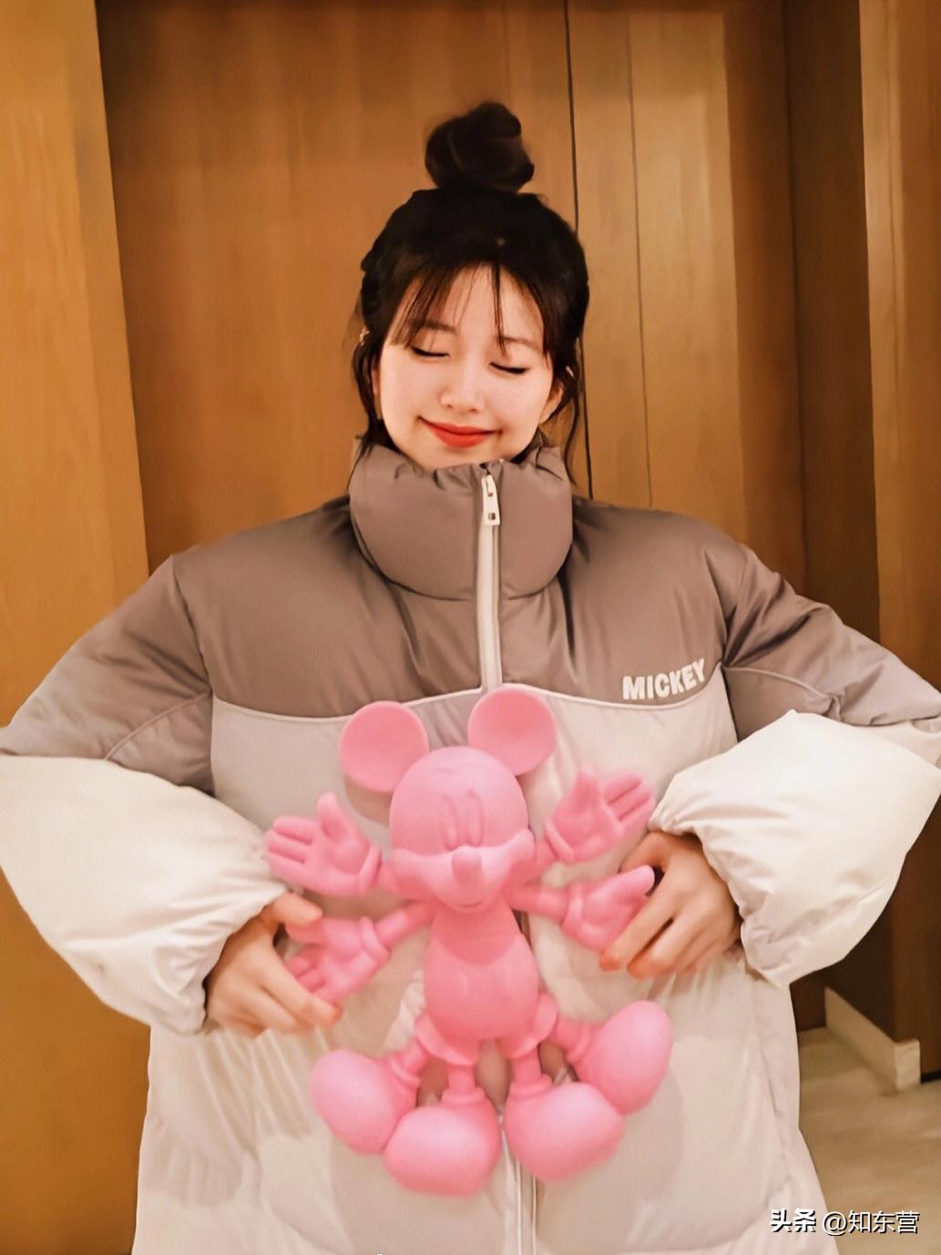 冬天披发好看又显脸小的发型,冬季干净利落减龄的发型