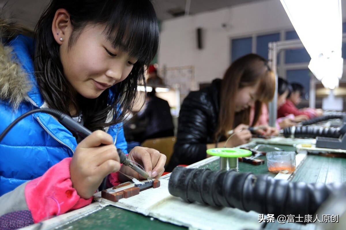 上班是线长、下班是网红，富士康打工妹抖音日收益最高超千元