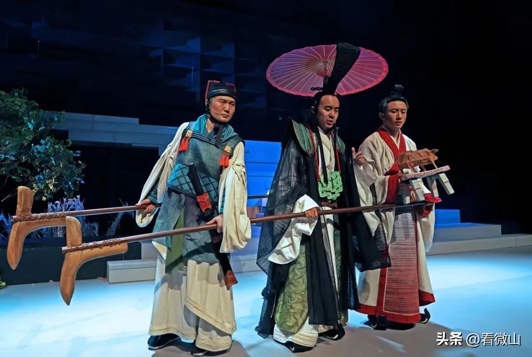 邀请剧目|《孔丘-当我们在谈论孔夫子的时候，我们在谈些什么？》#青年导演创作扶持计划##拉着拉杆箱来看戏#