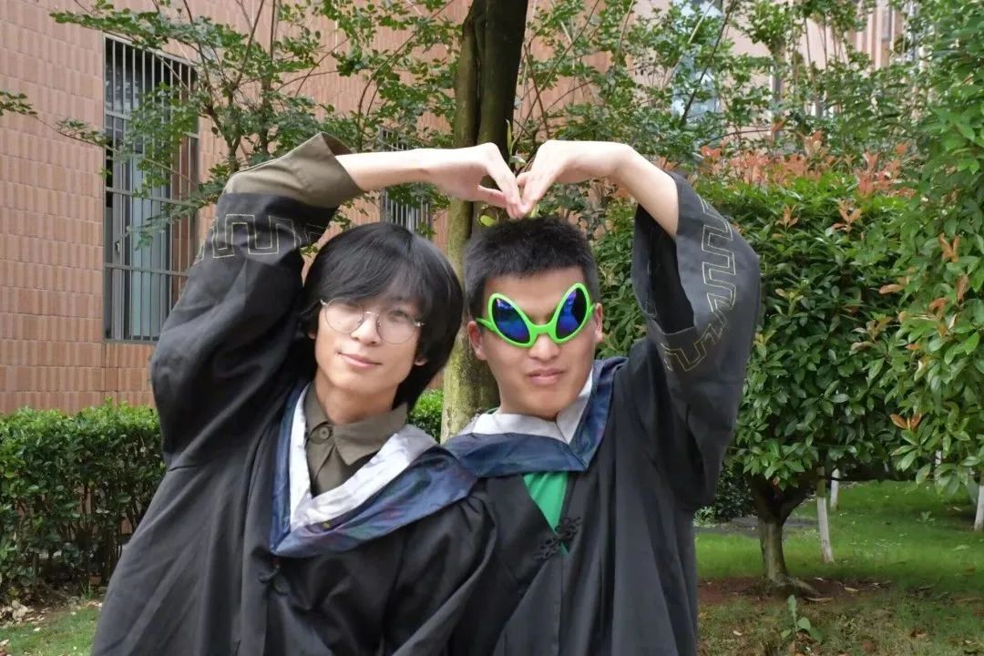 先来一波毕业照,第一张毕业照和最后一张毕业照