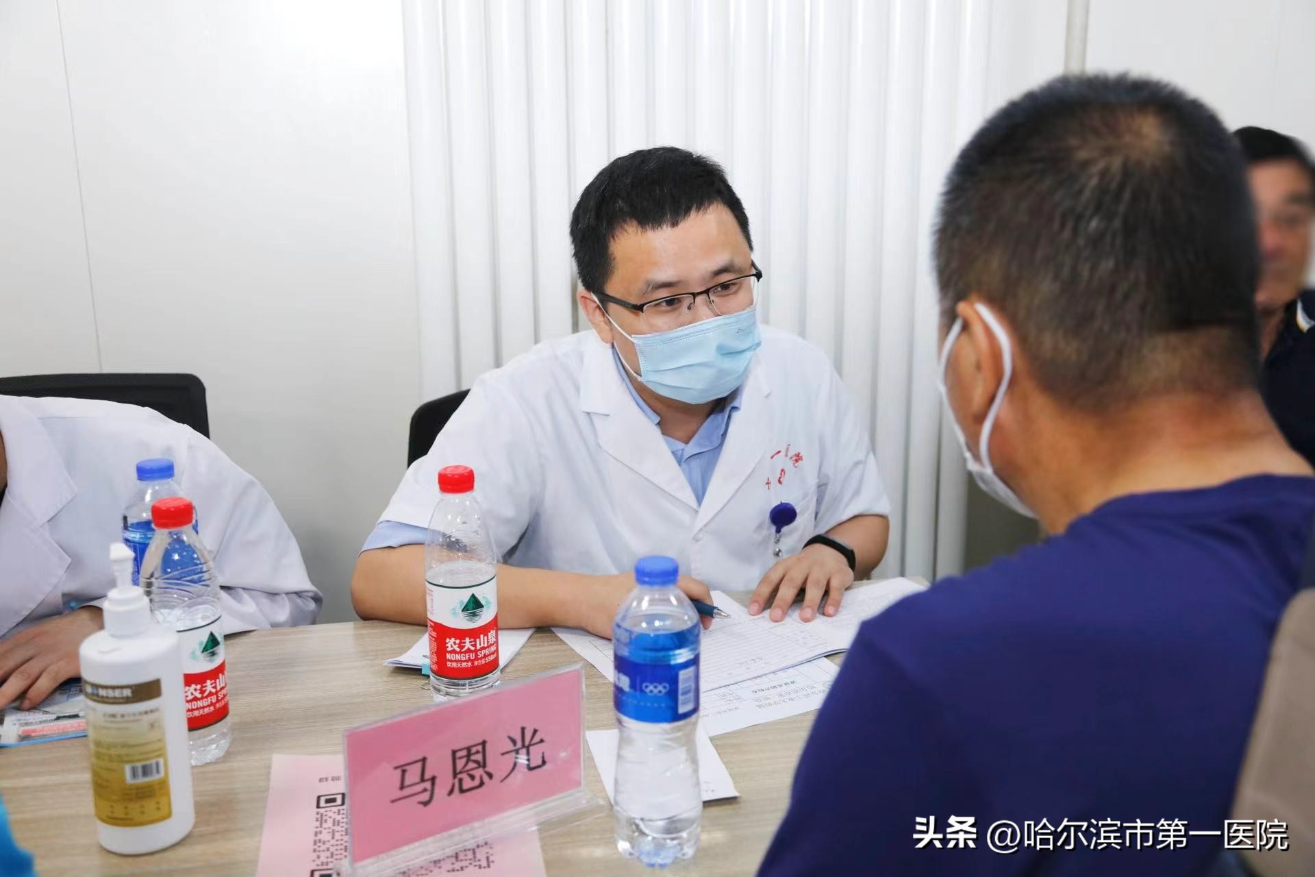 关爱骨病大型义诊活动,关爱溢真情义诊暖民心