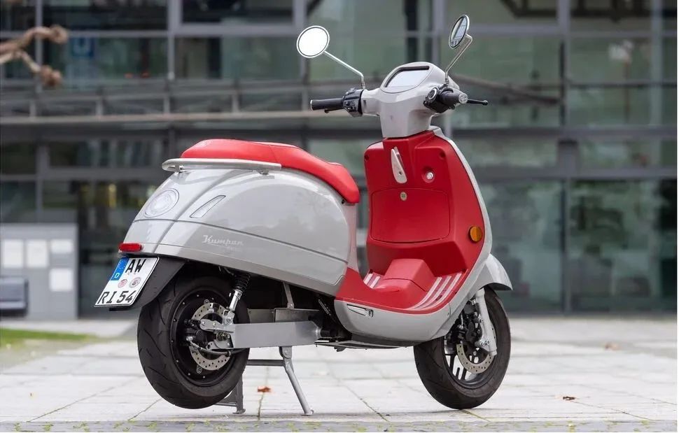 中国最新电动小型踏板,量产小踏板