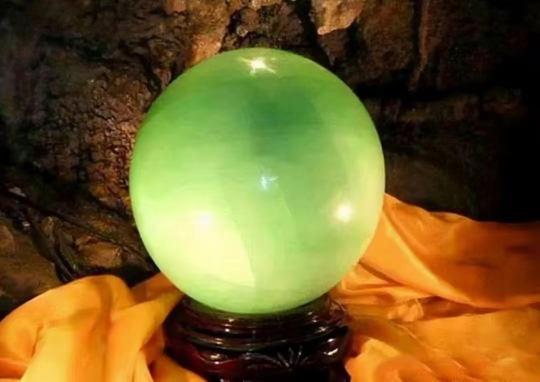 军人救老人赠小泥球价值2亿,38年前内蒙小伙救人获赠小泥球