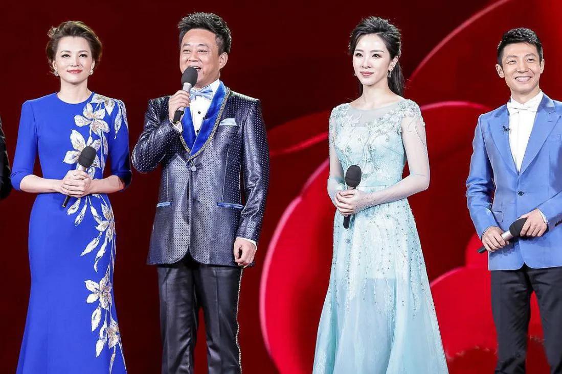 弦子朱军最近新消息,弦子二审败诉后当街宣读的视频