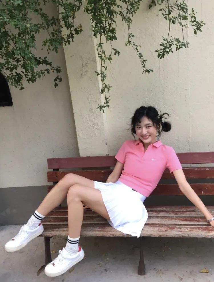 最近又有新的core系风格出现，那就是Courtcore球场穿搭！