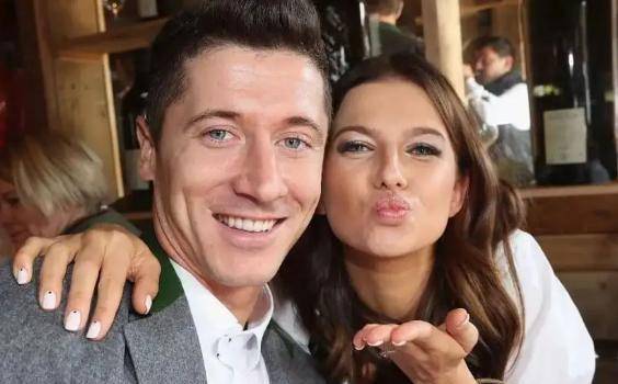 盘点世界杯的球王太太团,世界杯32强当家球星