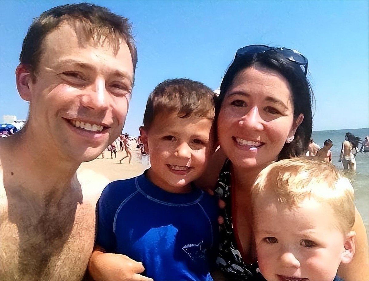 美国产妇生下双胞胎竟是异父同母,美国24岁的女子生下12个双胞胎