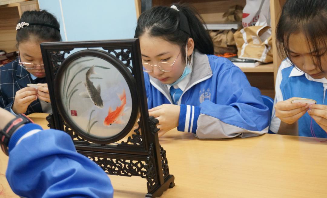 争分夺秒,抢课程!师大实外选修课,藏着孩子们的世界和未来