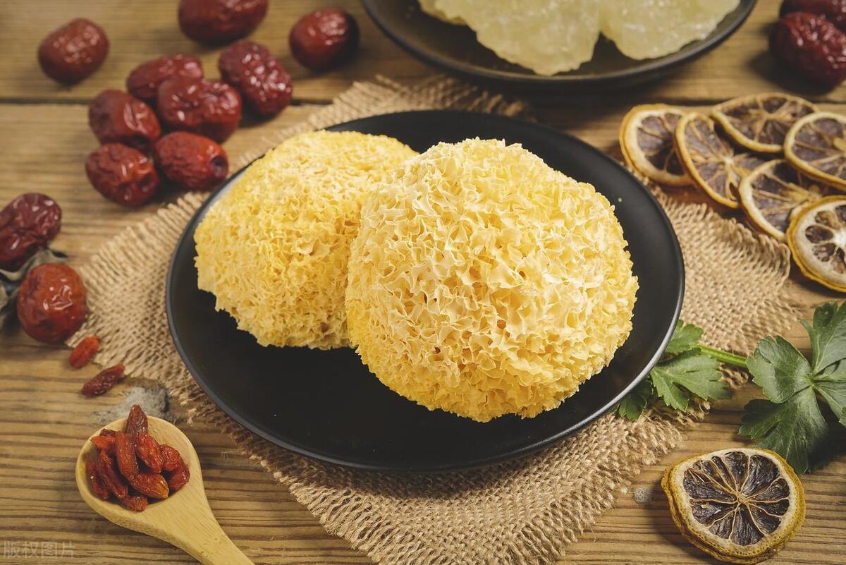 银耳养肺怎么做,银耳炖什么好吃又养胃又养肺