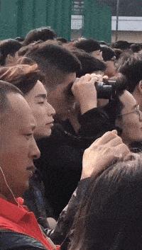 女生在公共场合故意让你难堪,现在的女生一点自知之明都没有