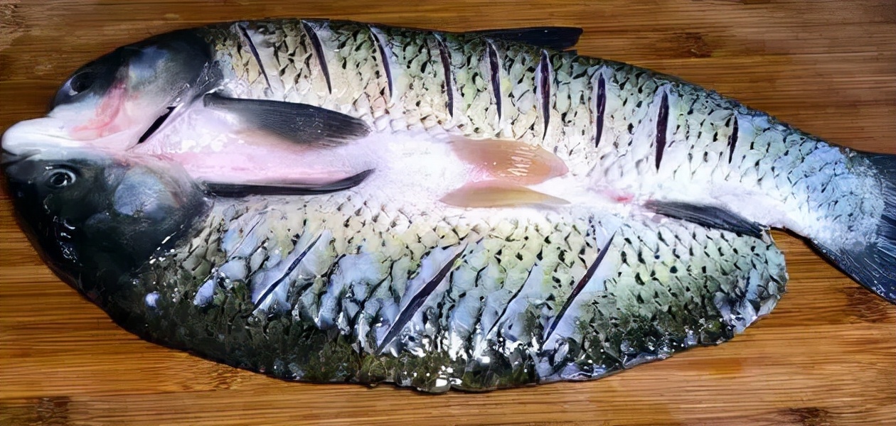 教你秘制烤鱼的做法,家庭烤鱼三道鳞的做法平底锅