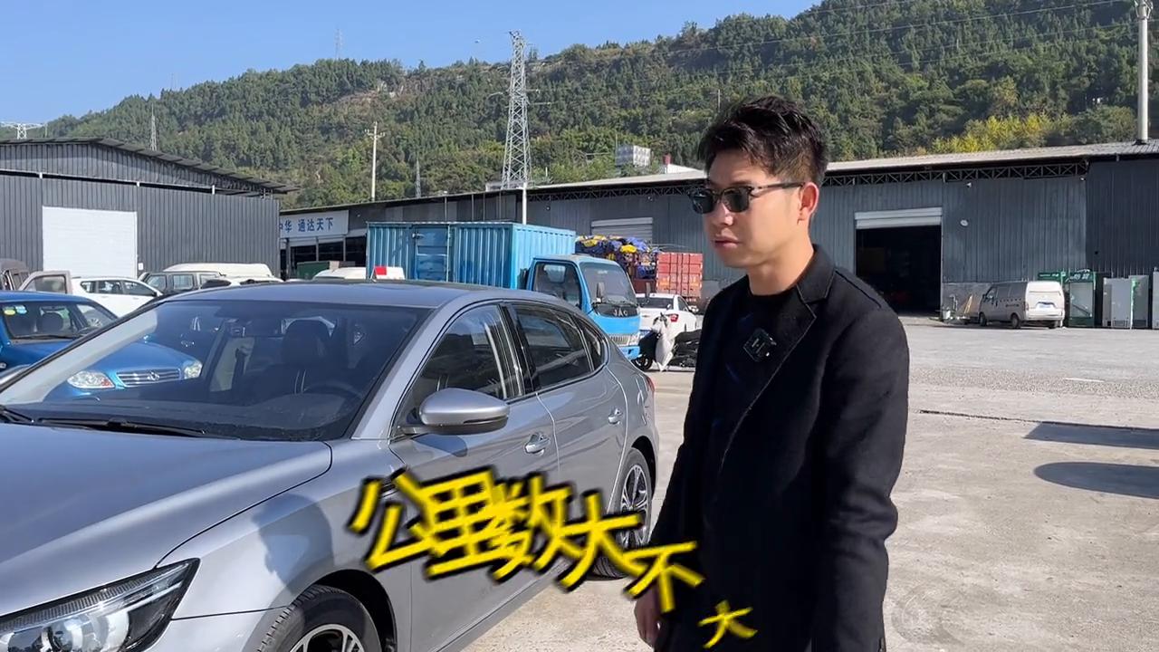 比亚迪对比名爵6,到店两台新车