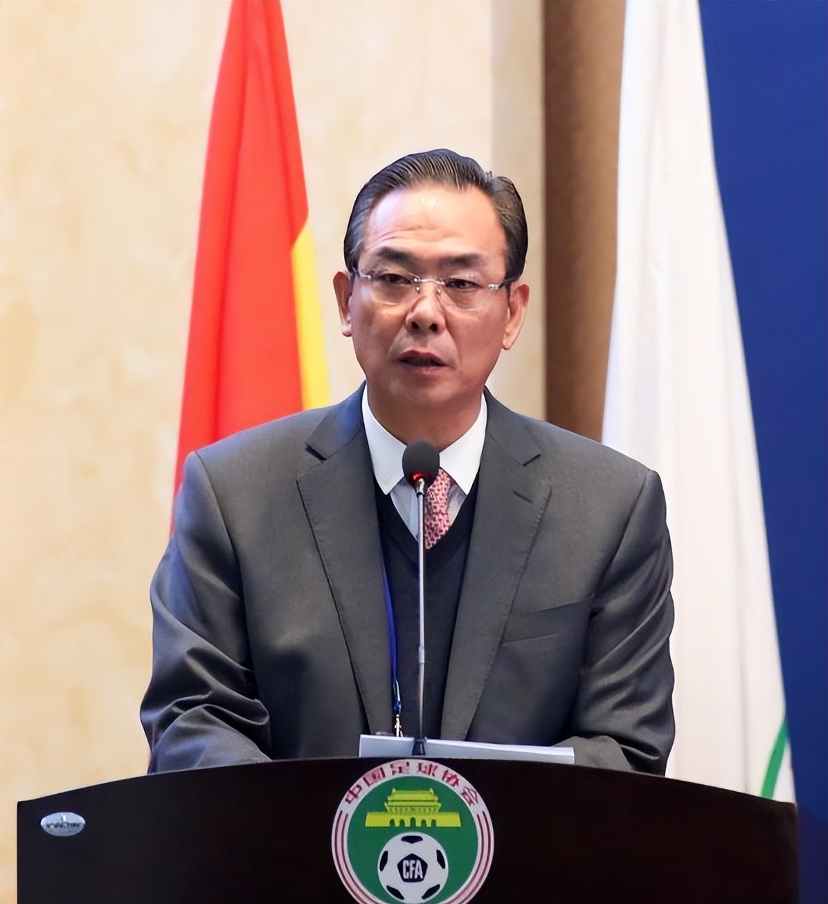 蔡振华执教国乒的艰辛经历曝光！打破质疑官至副部，管足协惹争议