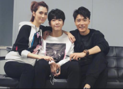 张丹峰洪欣风波后首次合体亮相,张丹峰怀柔拍戏