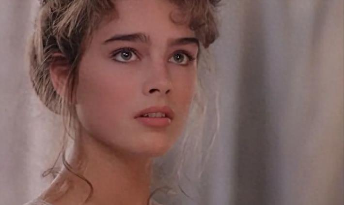 10岁全裸出镜，20岁声称自己仍是处女，“美国舒淇”的裸照风波