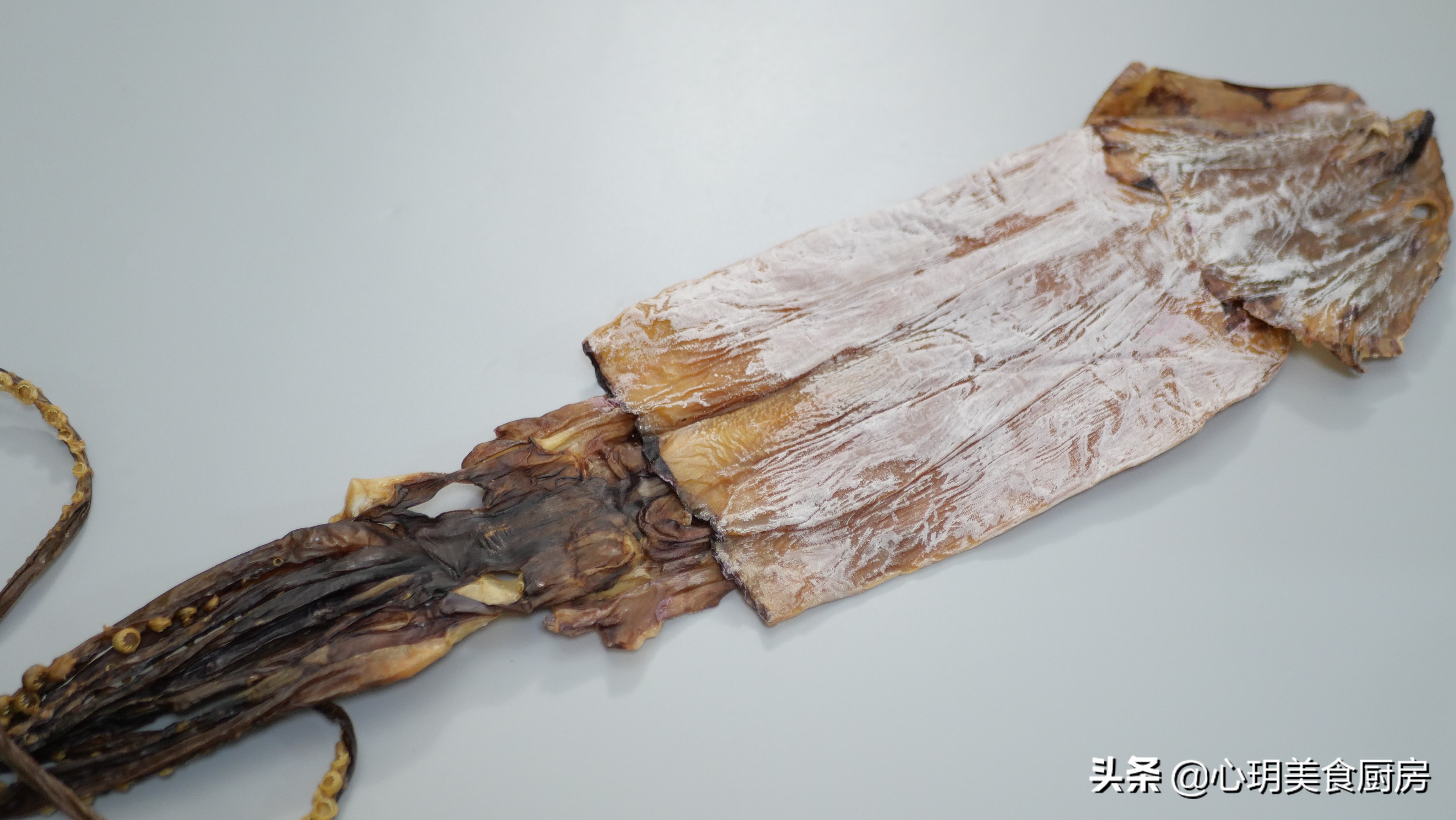 鱿鱼墨鱼的泡发方法,泡发鱿鱼干的正确方法及做法