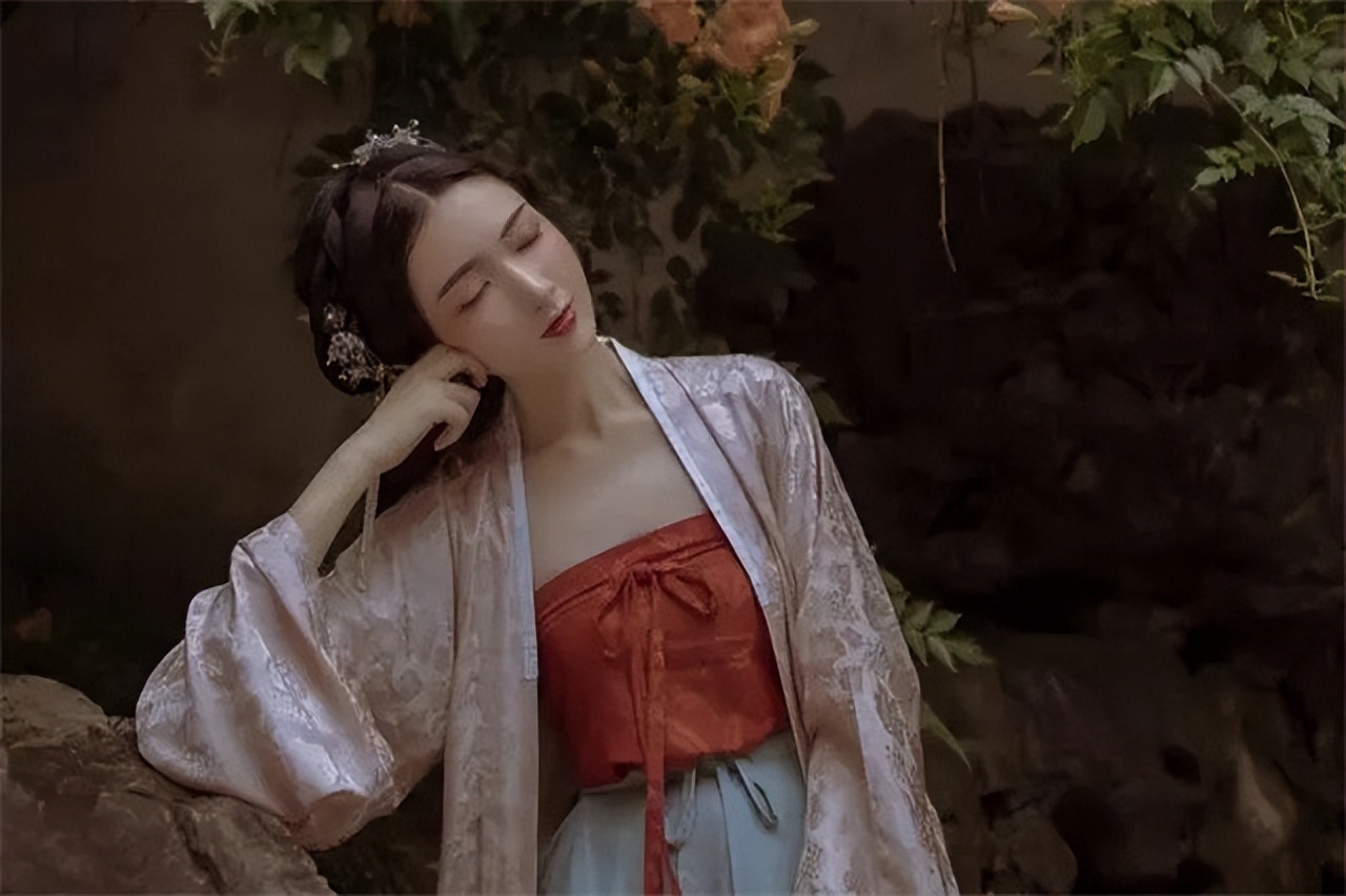 明朝万历年间，一女子变卖家产，却阴差阳错导致全家皆亡