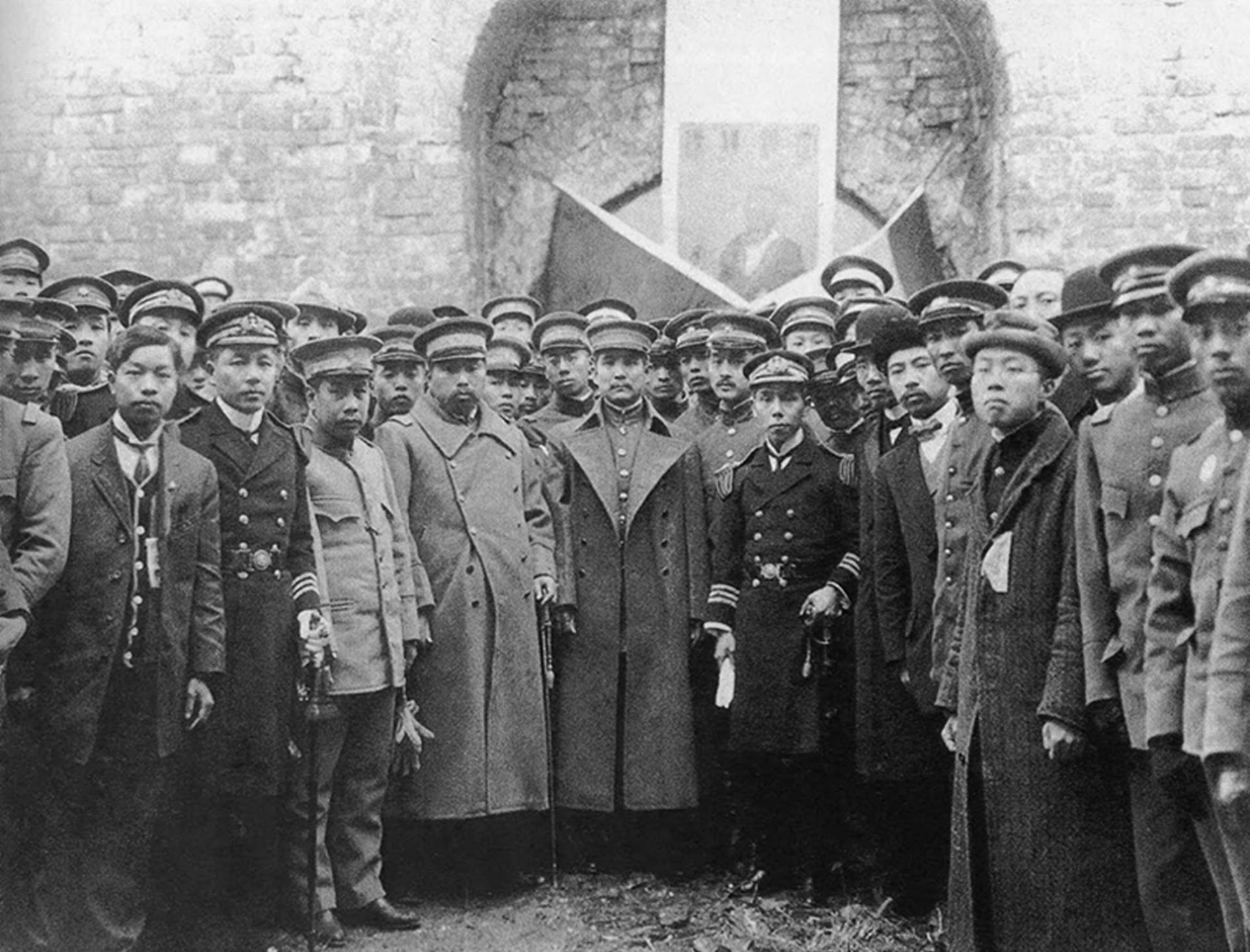 解胸生乳,探索民国女性自由之路