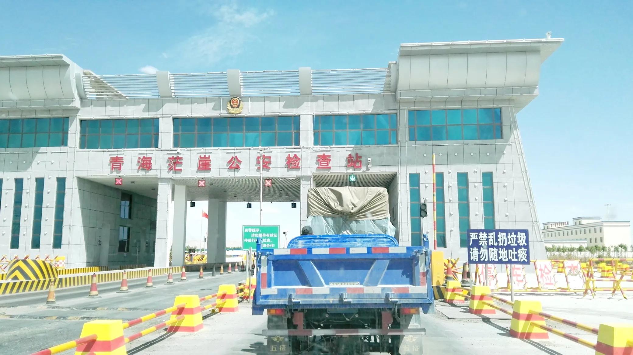 青藏高原青海西部翡翠湖一日游,自驾青海茫崖翡翠湖入新疆路线