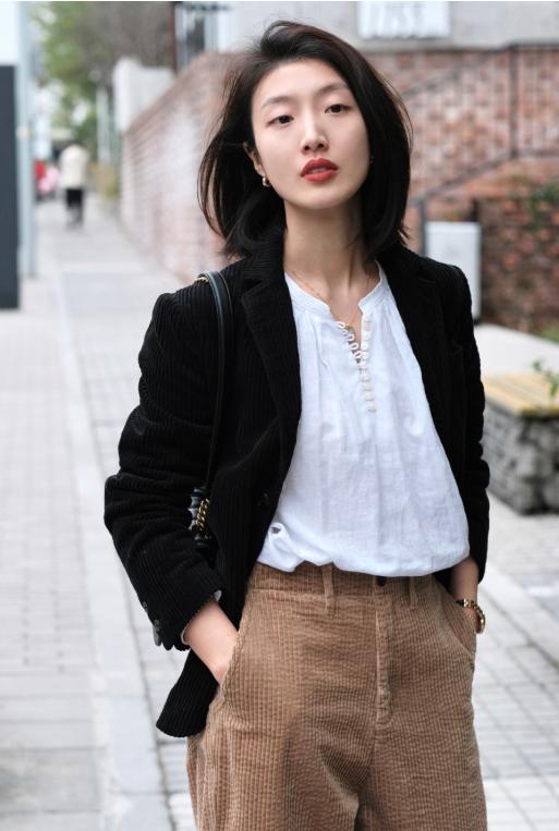 内搭西装搭配什么裤子好看,宽松西装外套怎么搭配牛仔裤好看