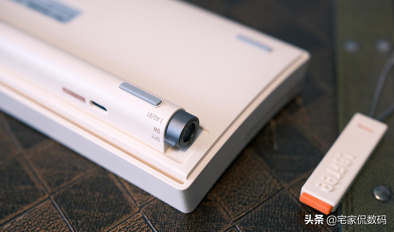 洛斐小翘蓝牙机械键盘开箱组装,洛斐小翘机械键盘测评