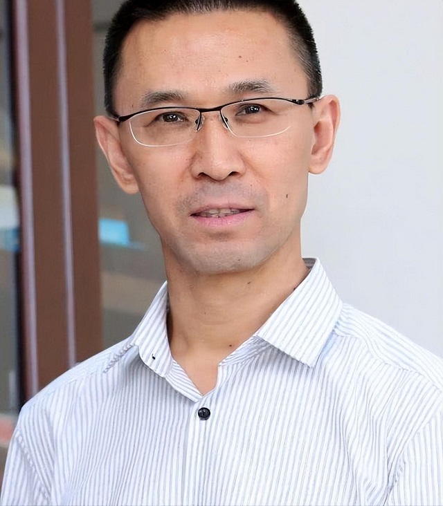 央视女主持海霞嫁大11岁教授,央视女主持海霞现如今过得怎么样