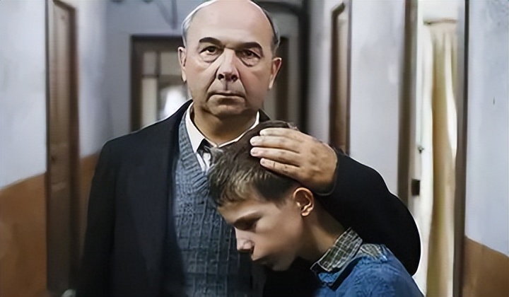 网络影评中，人们的的消费化语境，以及内巧之间的异同点