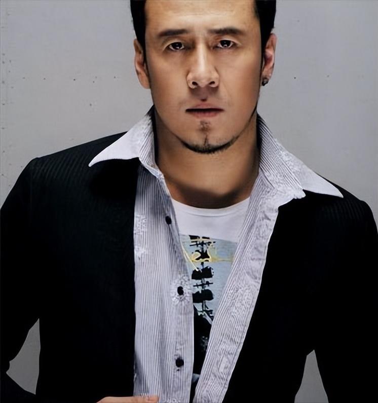 杨坤跨年演唱会最新视频,杨坤2023跨年晚会有唱歌吗