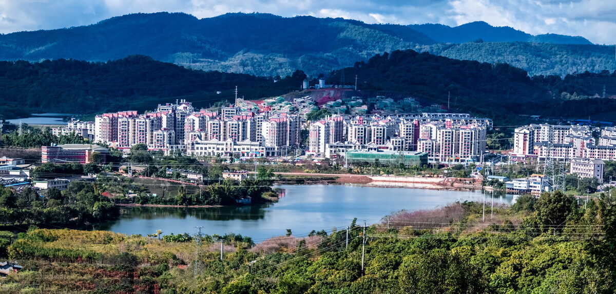 西双版纳和大理房价对比,西双版纳和海南的房价哪个好