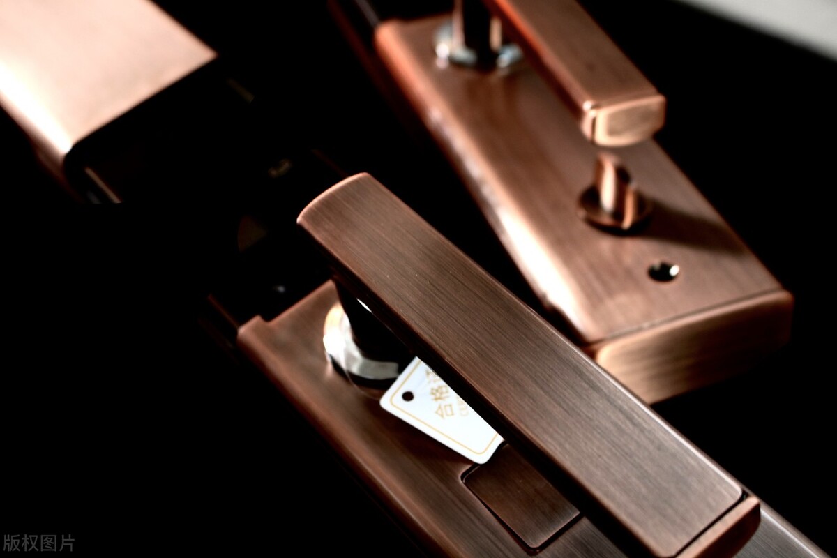 换了2次入户门锁，我终于明白了200元机械锁和3000元智能锁的区别