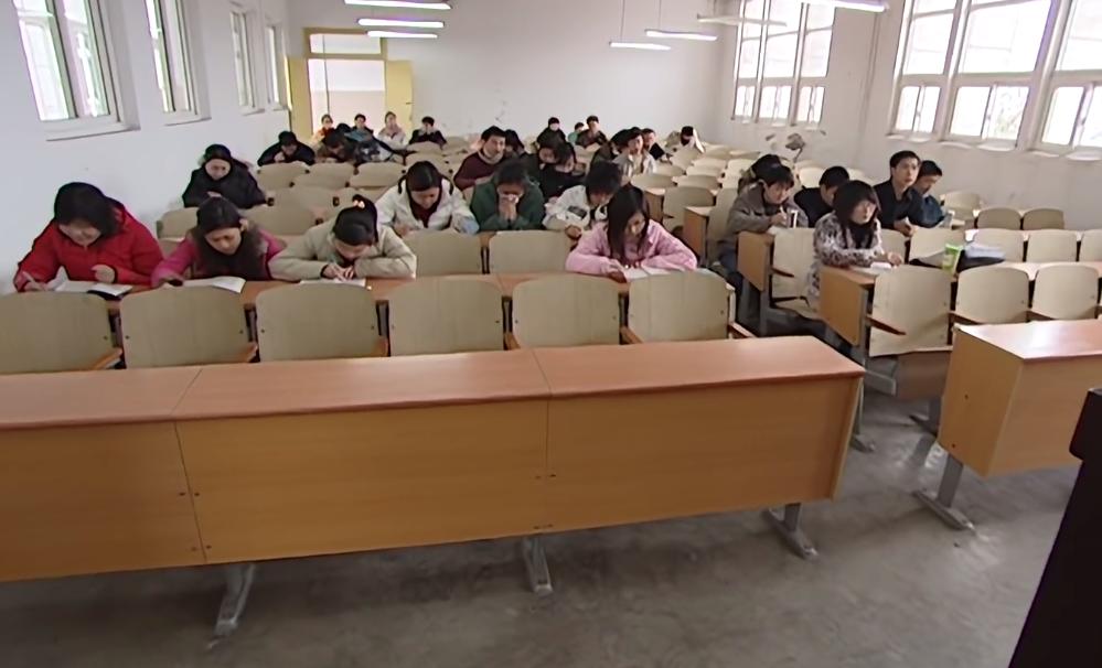 二十岁花季少女毁容手术,重庆15岁花季少女被毁容之后