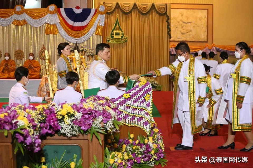 泰国公主颁发毕业证,泰国国王授予毕业证