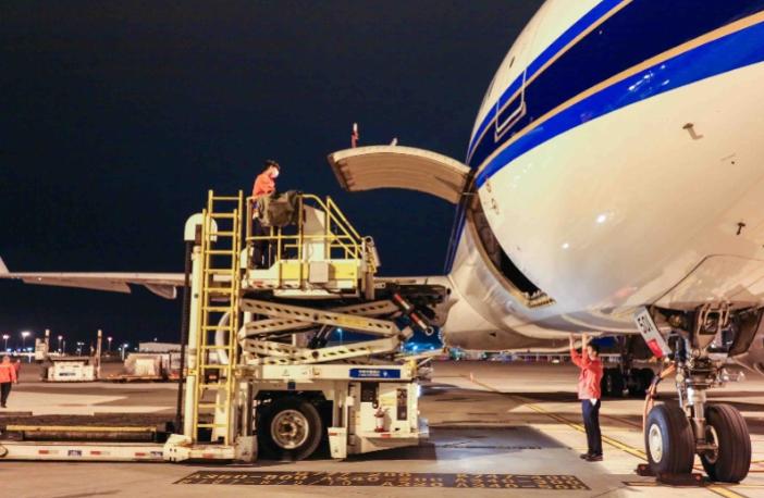 南方航空带货直播,南航空姐变身带货主播