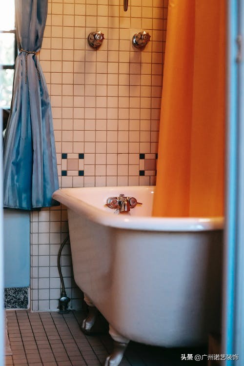 最近很火的隐形卫生间窗帘,卫生间用什么窗帘隐蔽最好