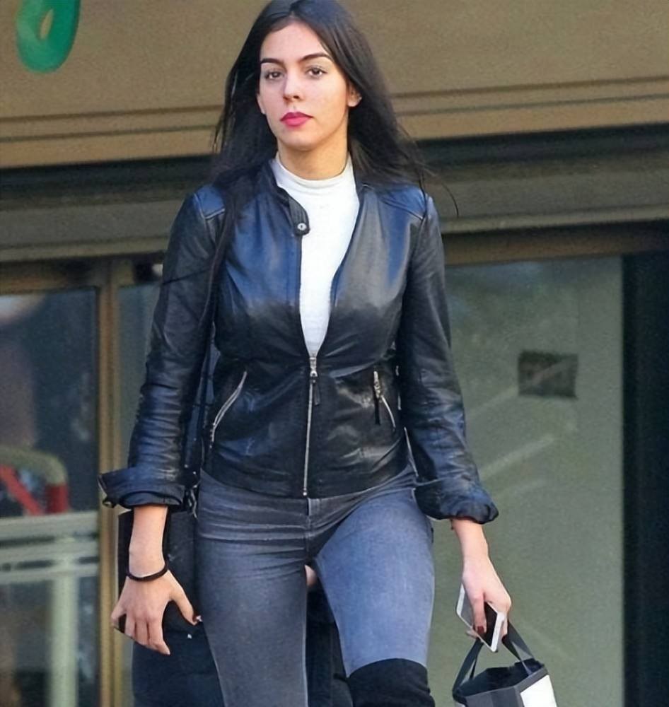 c罗和卡戴珊有多少个小孩,c罗女友生了几个孩子