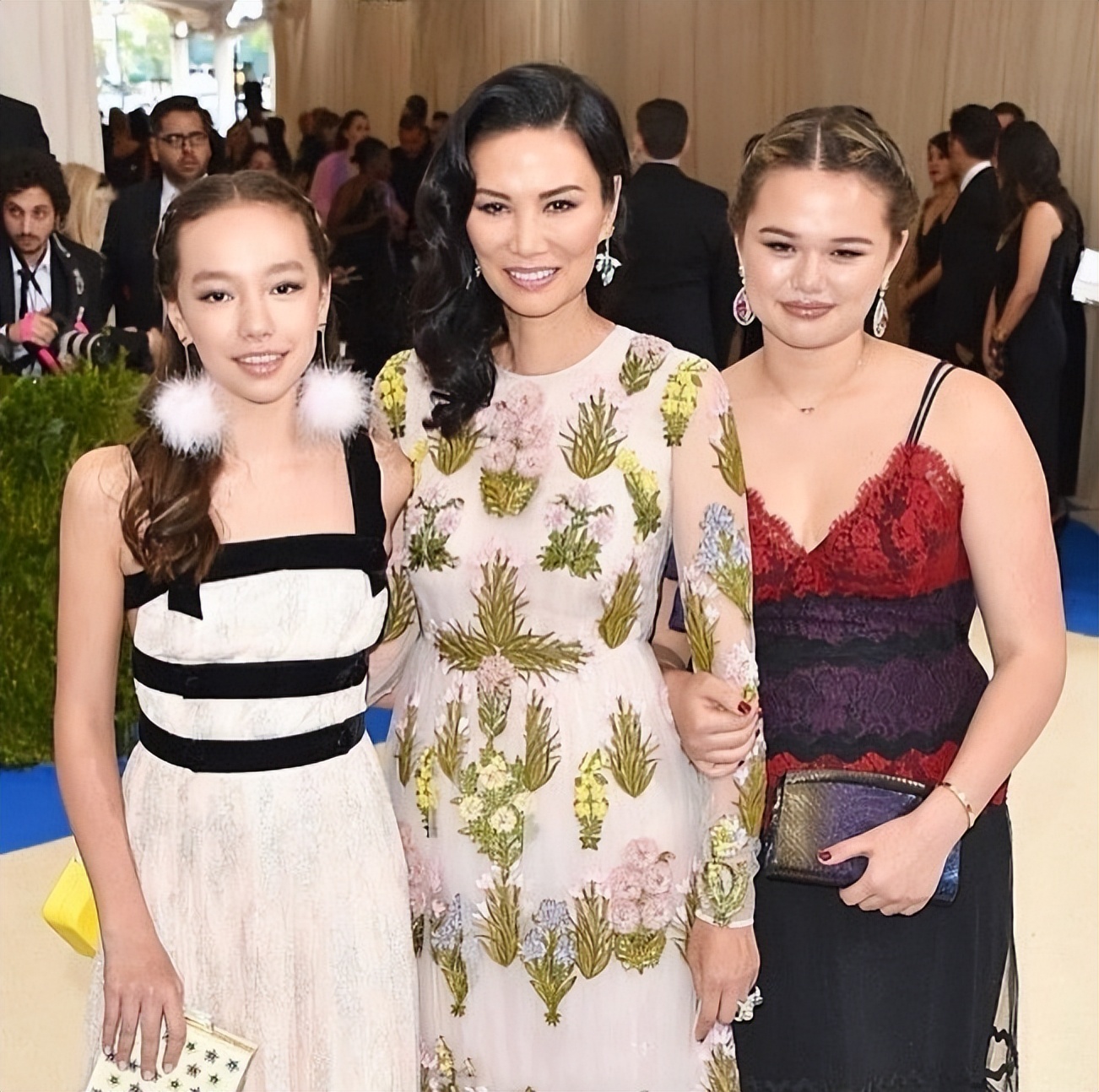 邓文迪与默多克的小女儿,邓文迪的两个女儿与默多克