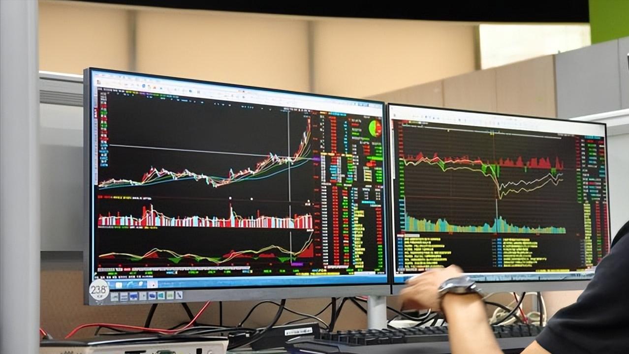 一顿饭花掉一百万完整版,一顿饭把百亿富婆骗到手