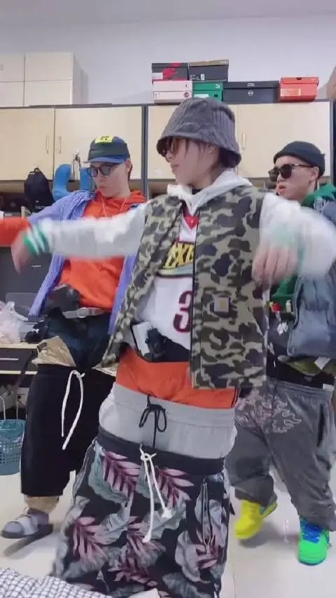 杨倩夺下奥运首金全过程,24岁奥运冠军杨倩近照