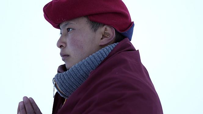 尼姑苦行僧徒步行走,一个出家尼姑的艰辛出家经历