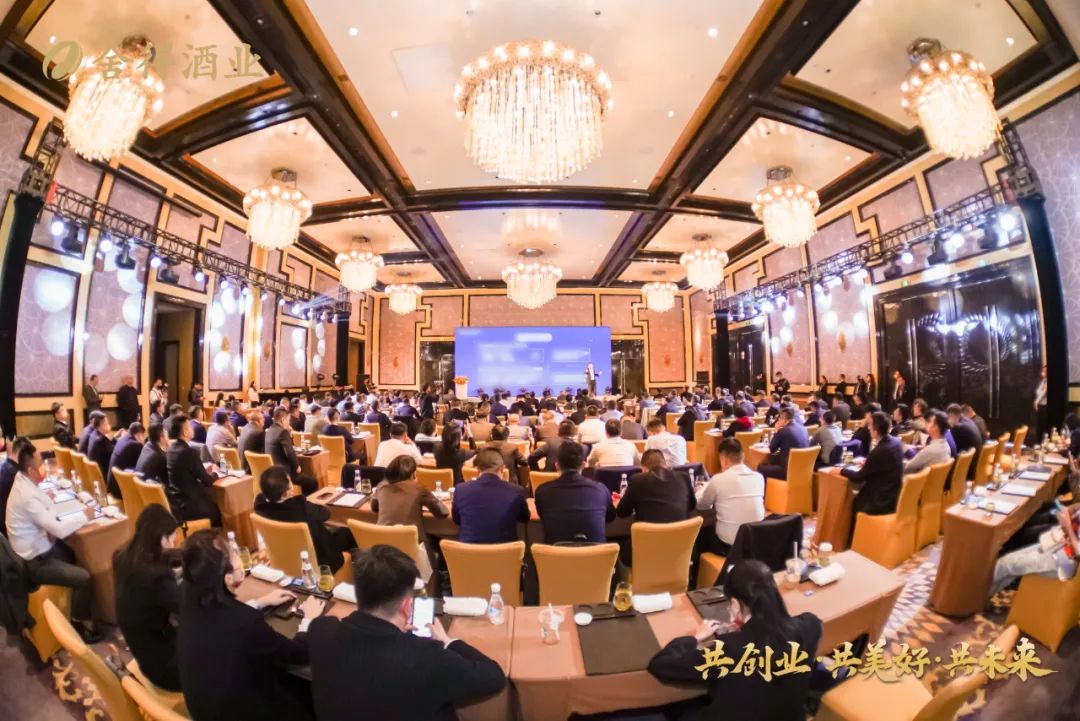 组建经销商“智囊团”，舍得酒业冲刺百亿再添新动能