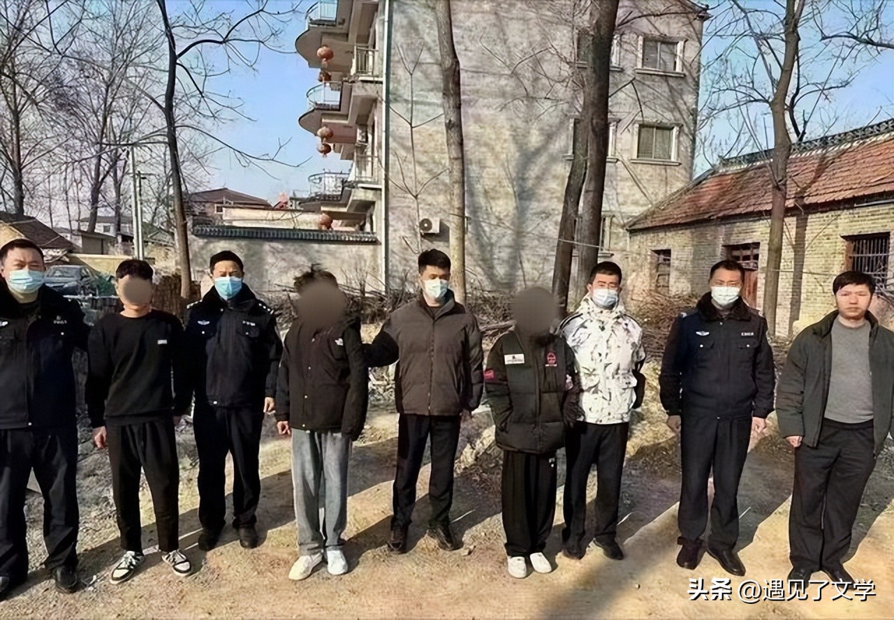 优衣库掀门帘事故,优衣库遭掀帘女子被男童家长骂