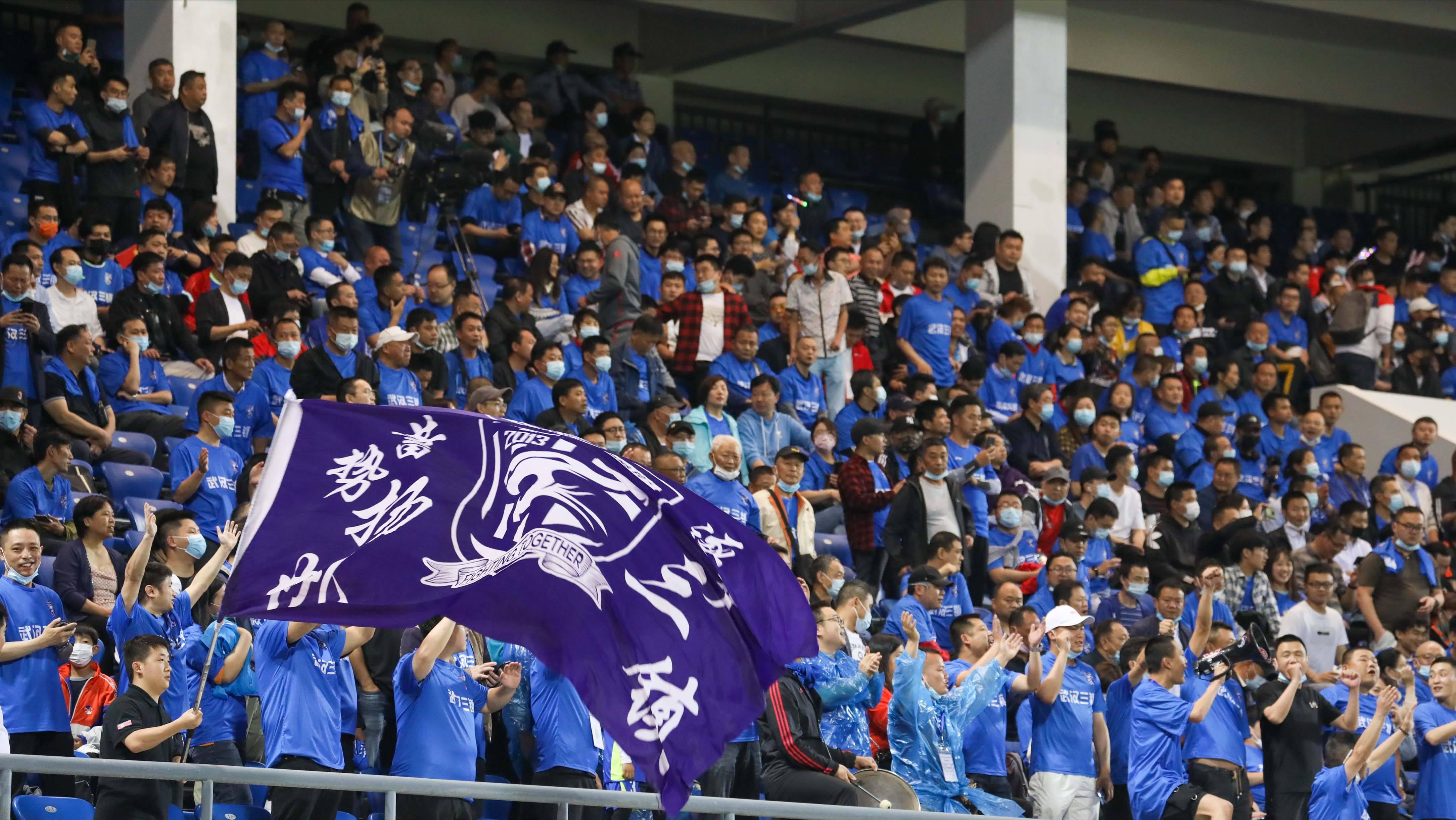 武汉三镇继续领跑中超积分榜,武汉足球乙级联赛