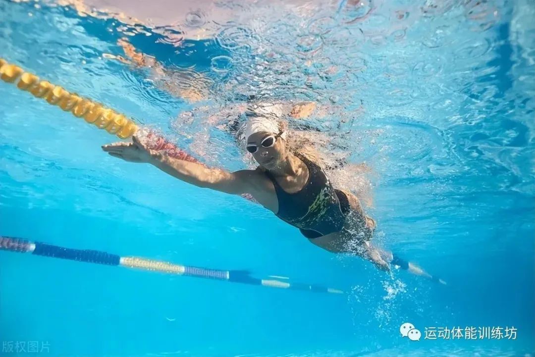 游泳运动员赛前如何调整状态,游泳运动员赛前饮食