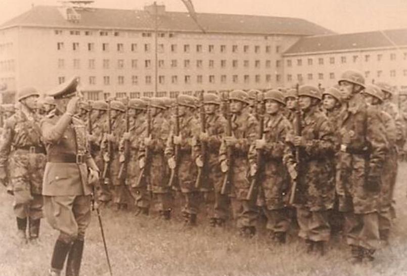 防御名将莫德尔：率军20万挫败200万苏军，自杀前让40万德军解散